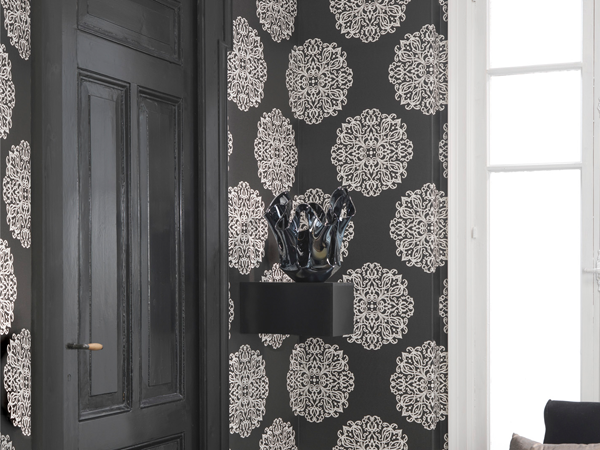 The Most Striking Black and White Wallpapers for Modern Homes
