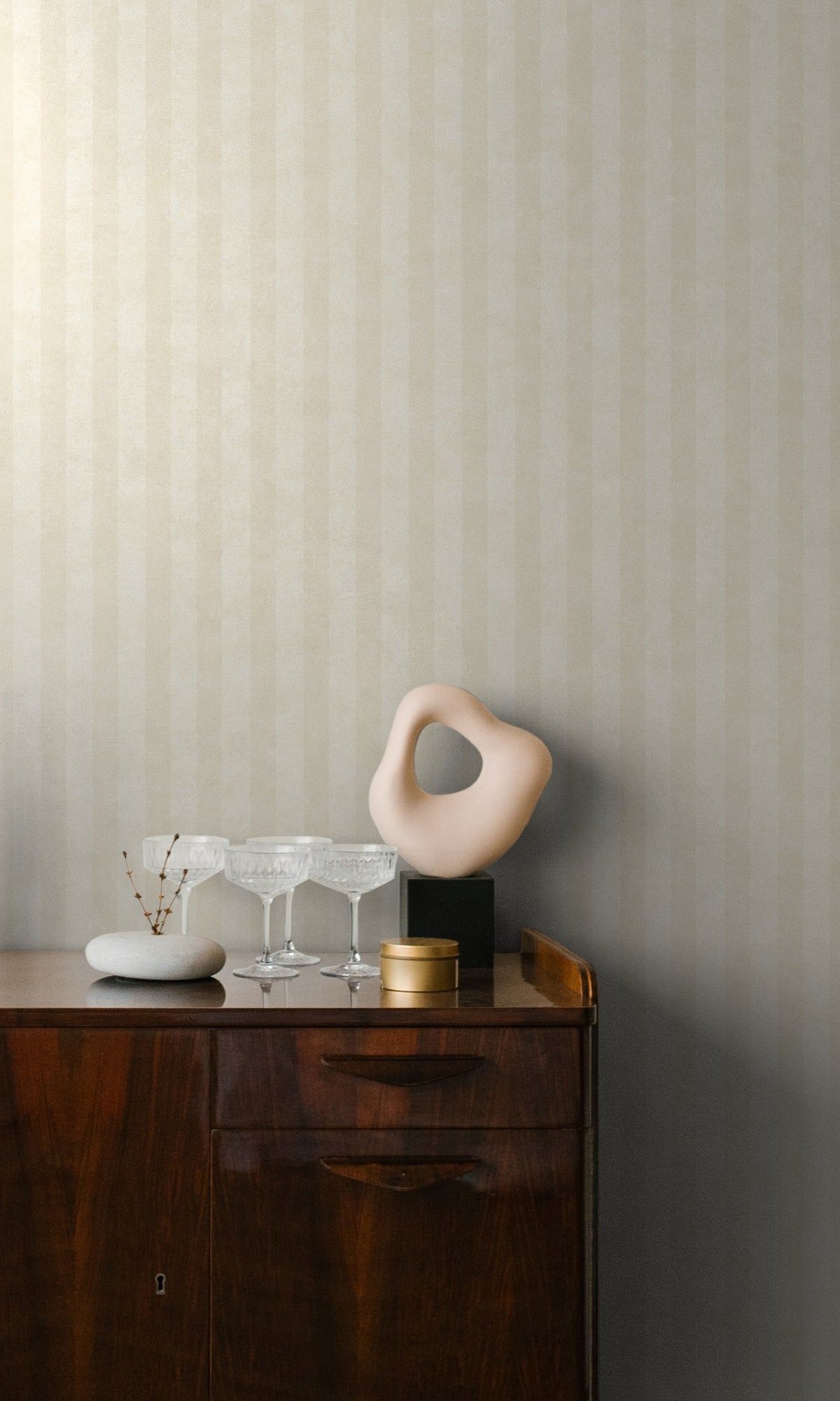 Cream Simple Geometric Stripes Wallpaper R8979