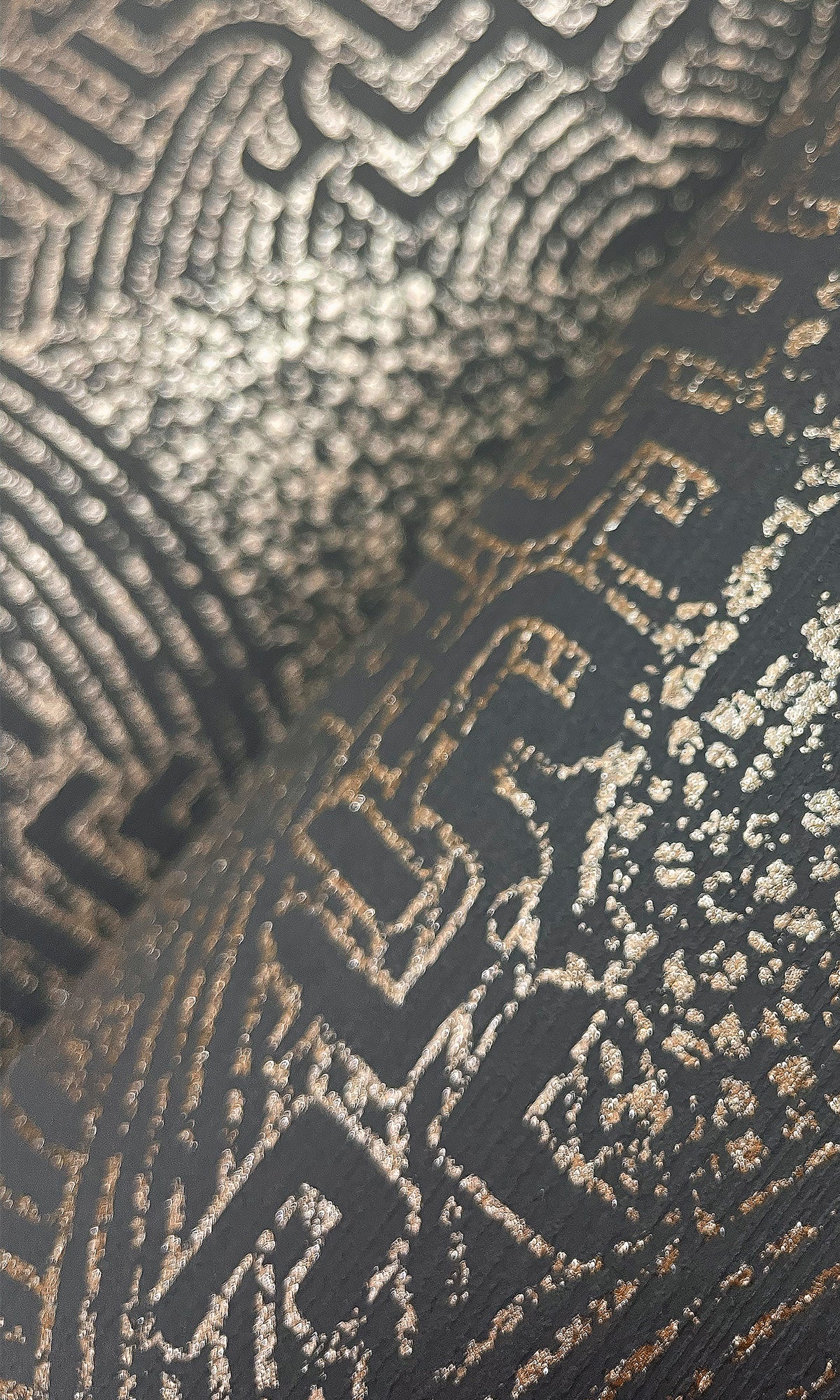 Sahara Wallpaper Collection, Sahara Collection, Non-woven Substrate, Paste the Wall, Strippable, Good lightfastness, Spongeable, Bedroom Wallpaper, Living Room Wallpaper, Living Room Wallpaper, Dining Room Wallpaper, Children's Room Wallpaper, Study Room Wallpaper, Home Office Wallpaper, Powder Room Wallpaper, Foyer Wallpaper, Home Wallpaper, Home Wallcovering, Wallpaper for Homes, Earth-inspired wallpaper, Warm and rustic wallpaper, Desert-inspired hues, geometric abstract wallpaper, Noir wallpaper