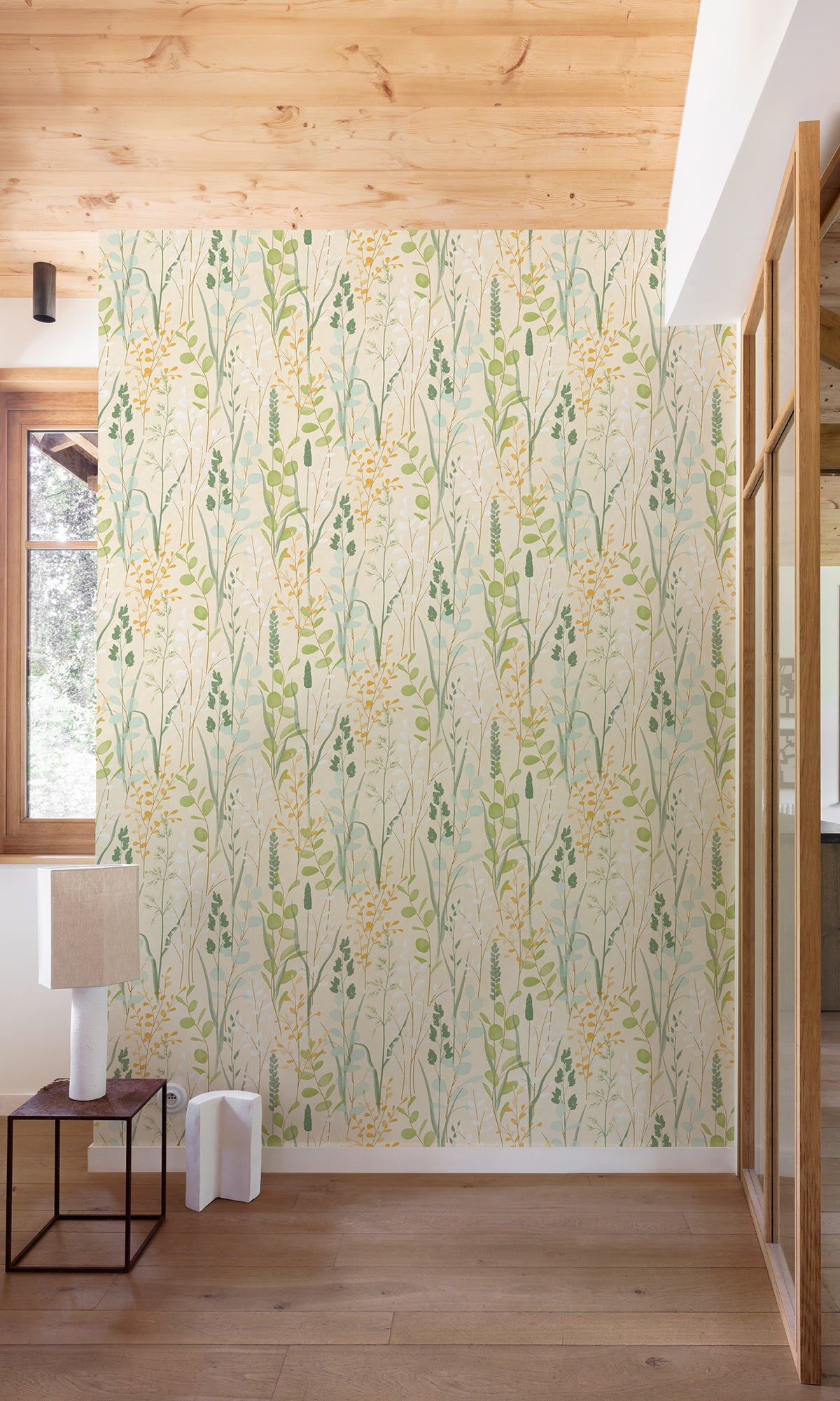 White Rock/Gimblet Leaf Motif Wallpaper R9742