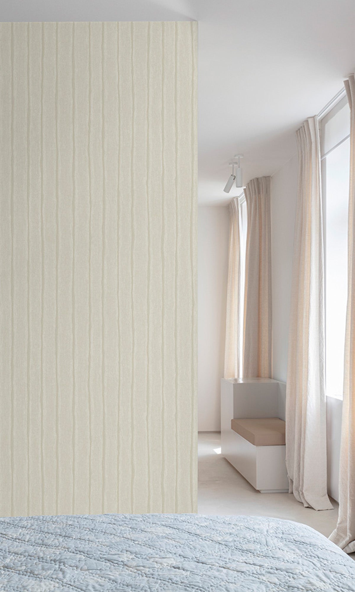China White Uneven Stripe Wallpaper R9789
