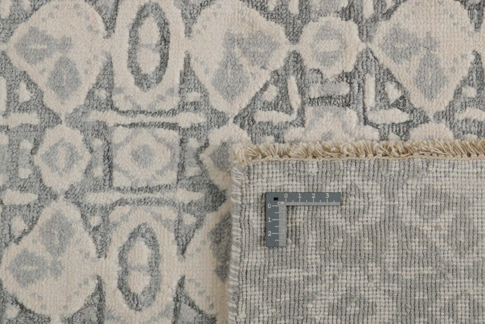 The Damask Collection: Hand Knotted Kashmir Rugs for Modern and Classic Interiors209 cm x 303 cm