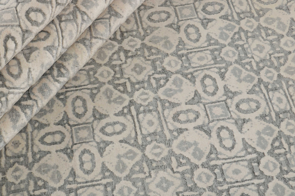 The Damask Collection: Hand Knotted Kashmir Rugs for Modern and Classic Interiors209 cm x 303 cm
