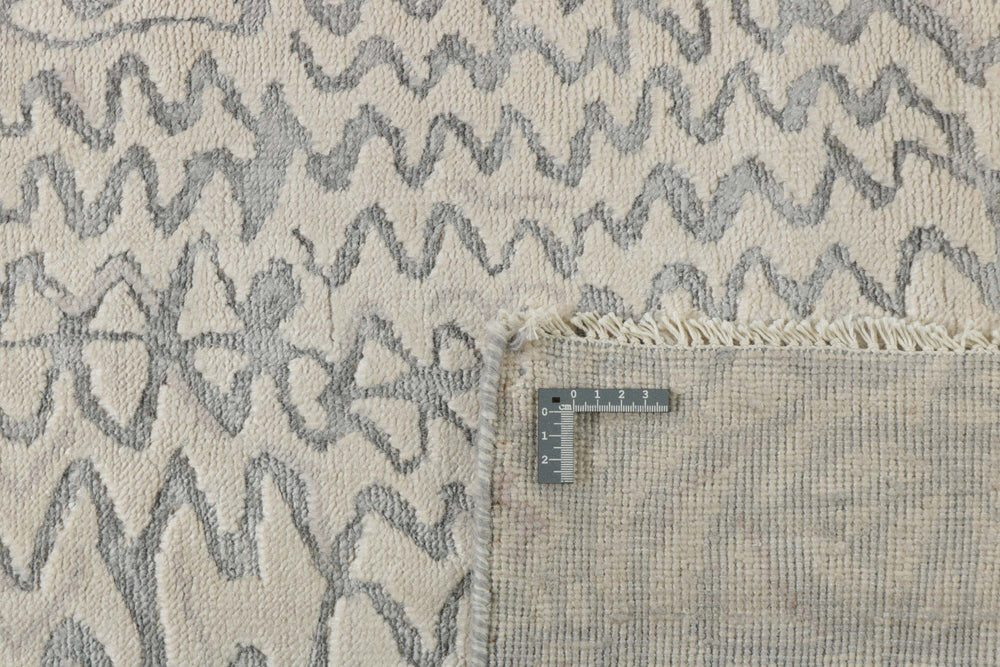The Damask Collection: Hand Knotted Kashmir Rugs with Classic Patterns84 cm x 304 cm