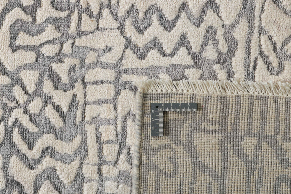 The Damask Collection: Hand Knotted Kashmir Rugs for Luxurious Interiors168 cm x 243 cm