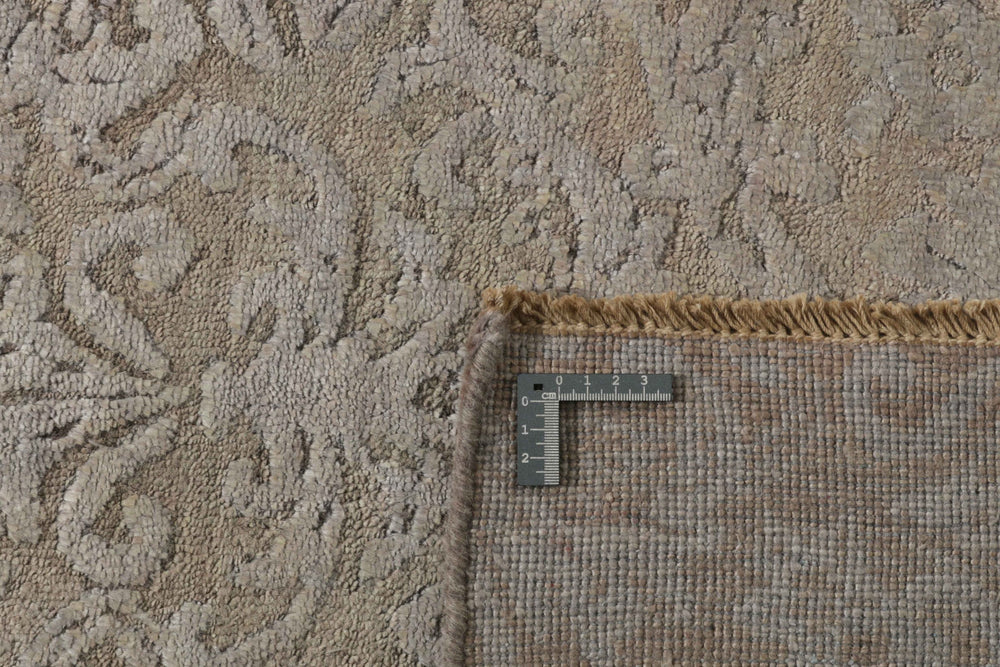 The Damask Collection: Hand Knotted Rugs from Kashmir for Classic Interiors202 cm x 302 cm