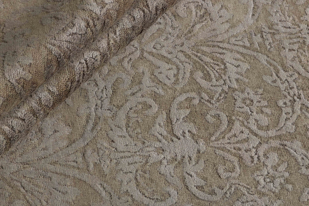 The Damask Collection: Hand Knotted Rugs from Kashmir for Classic Interiors202 cm x 302 cm