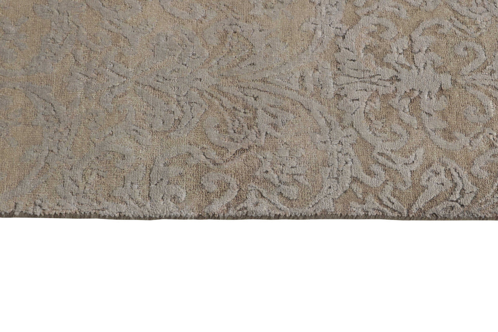 The Damask Collection: Hand Knotted Rugs from Kashmir for Classic Interiors202 cm x 302 cm