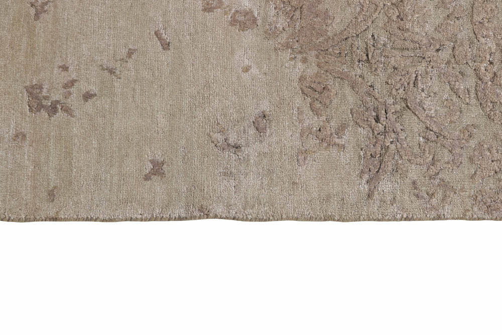 The Damask Collection: Timeless Hand Knotted Kashmir Rugs for Classic Spaces164 cm x 240 cm