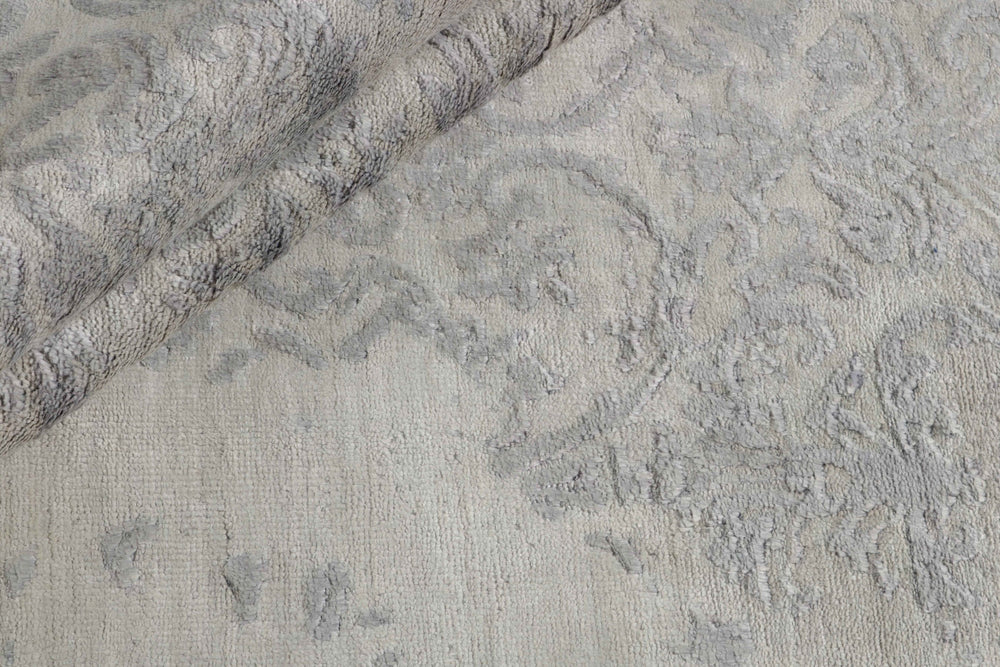 The Damask Collection: Hand Knotted Rugs from Kashmir for Classic Interiors144 cm x 202 cm