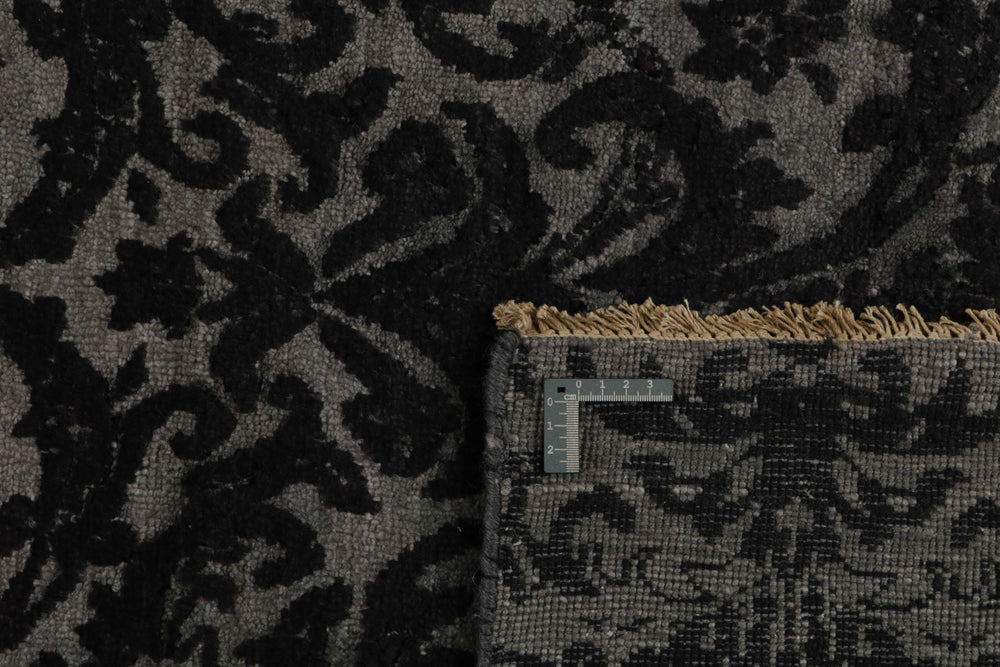 The Damask Collection: Timeless Hand Knotted Rugs from Kashmir for Every Room242 cm x 305 cm