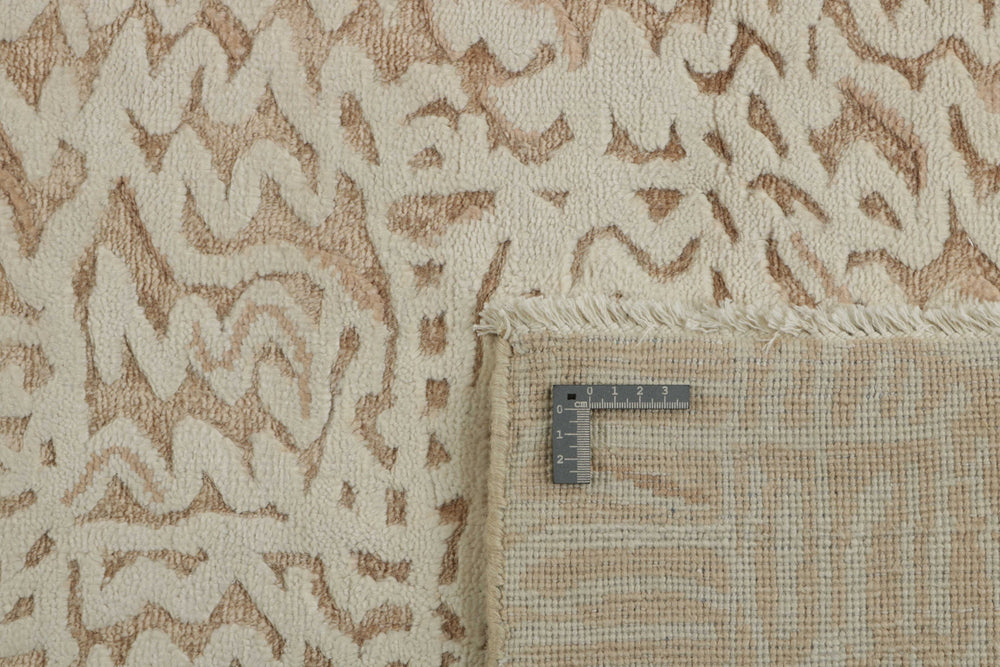 The Damask Collection: Timeless Hand Knotted Rugs for Every Room291 cm x 410 cm
