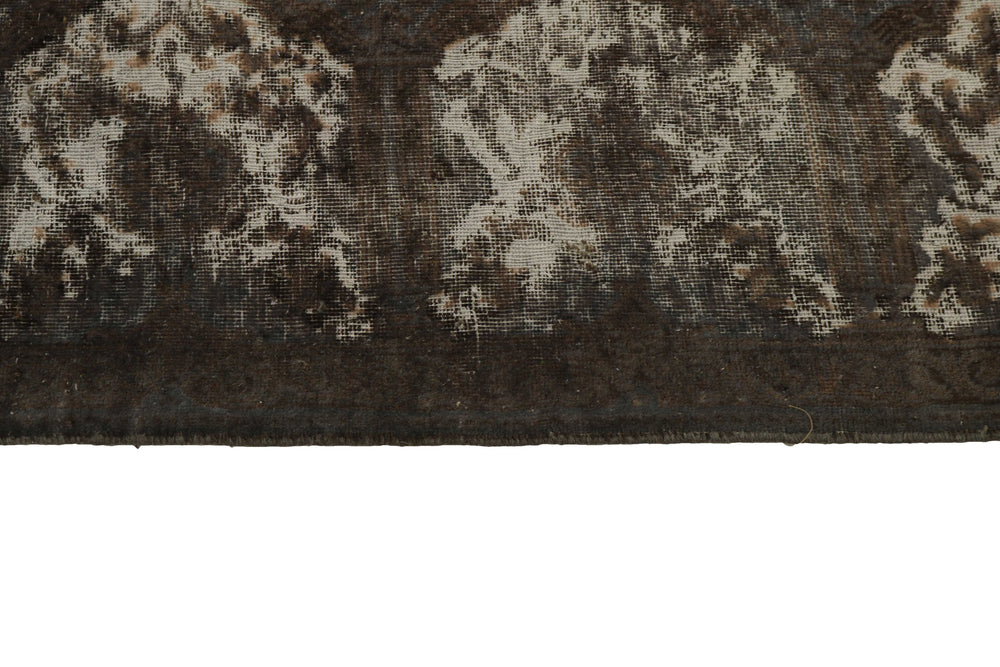 Vintage Kerman Collection: Antique Persian Hand-Knotted Rugs in Recoloured, Stonewashed Finishes284 cm x 370 cm