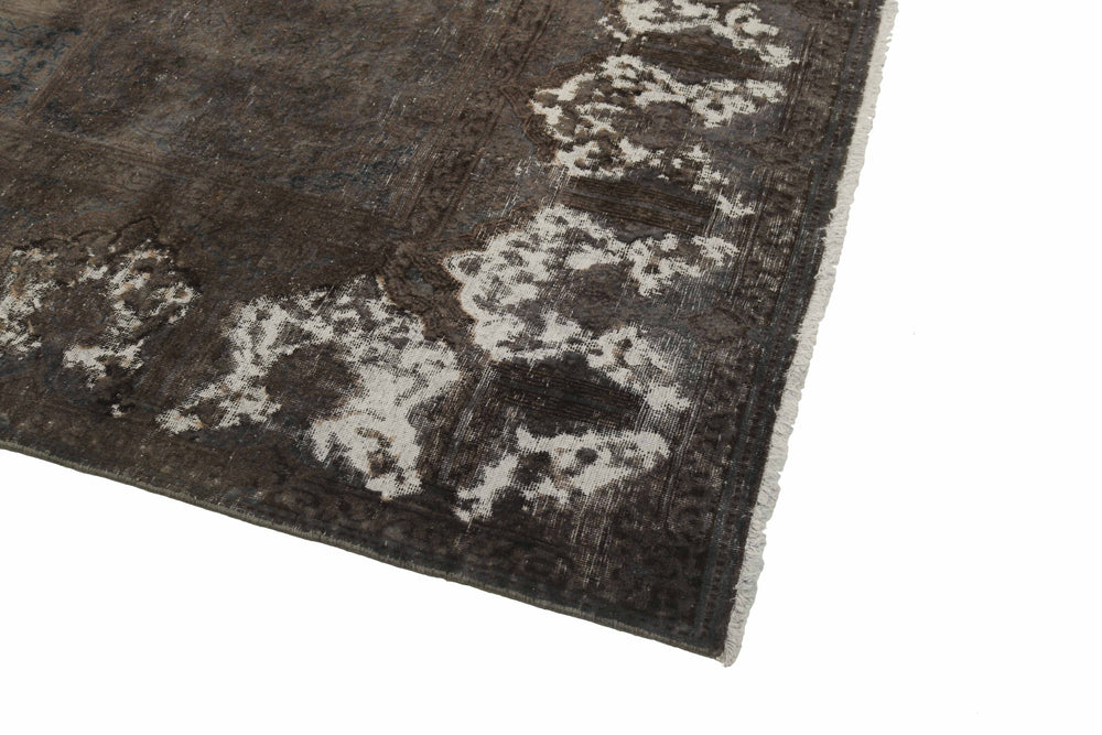 Vintage Kerman Collection: Antique Persian Hand-Knotted Rugs in Recoloured, Stonewashed Finishes284 cm x 370 cm