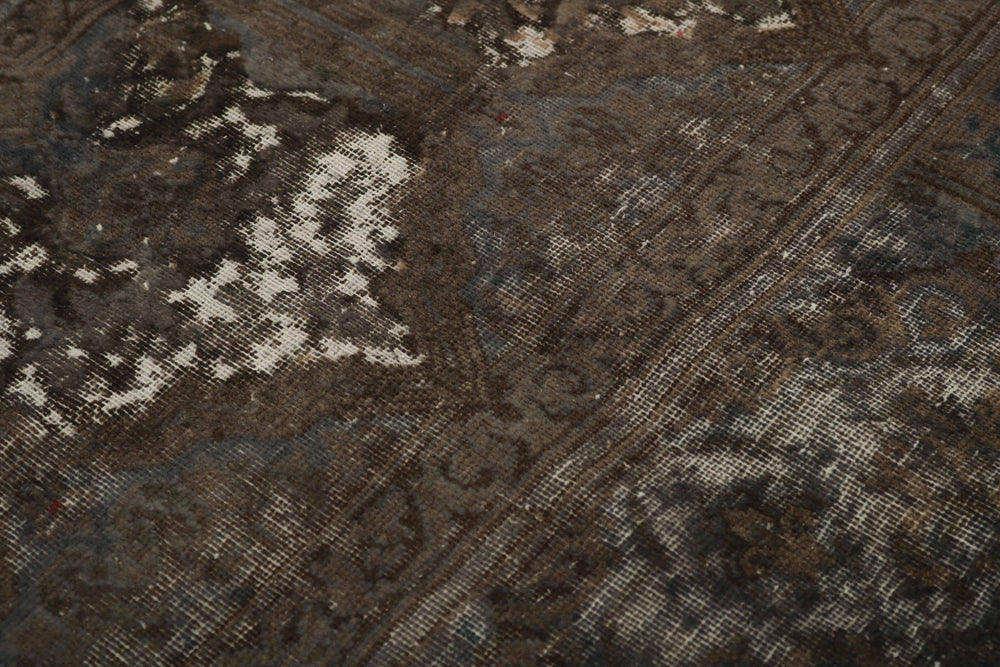 Vintage Kerman Collection: Antique Persian Hand-Knotted Rugs in Recoloured, Stonewashed Finishes284 cm x 370 cm