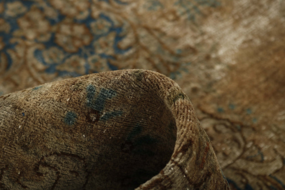 Vintage Kerman Fine Collection: Antique Persian Hand-Knotted Rugs in Stonewashed, Recoloured Finishes269 cm x 407 cm