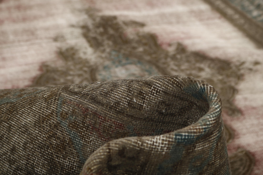 Vintage Kerman Fine Collection: Antique Persian Hand-Knotted Rugs in Stonewashed, Recoloured Finishes281 cm x 379 cm