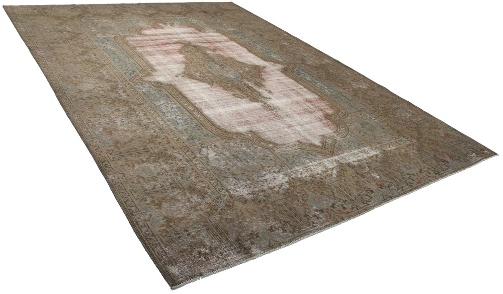 Vintage Kerman Fine Collection: Antique Persian Hand-Knotted Rugs in Stonewashed, Recoloured Finishes281 cm x 379 cm