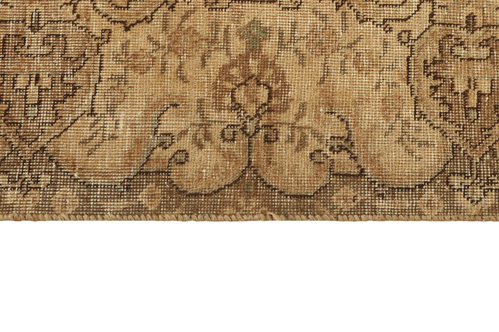 Vintage Royal Collection: Antique Persian Hand-Knotted Rugs in Stonewashed, Recoloured Finishes281 cm x 372 cm