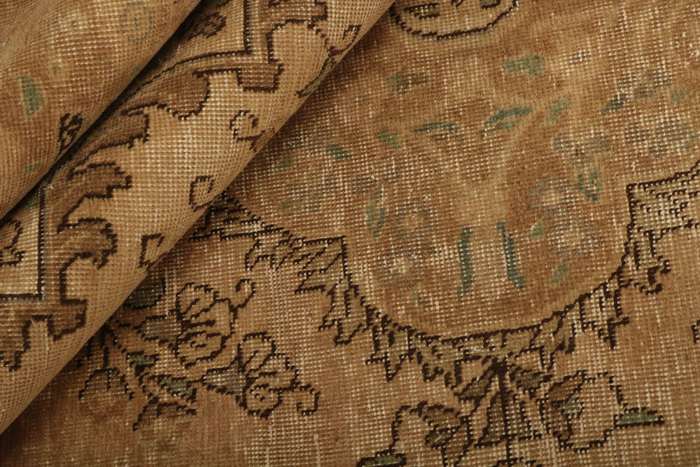 Vintage Royal Collection: Antique Persian Hand-Knotted Rugs in Stonewashed, Recoloured Finishes180 cm x 282 cm