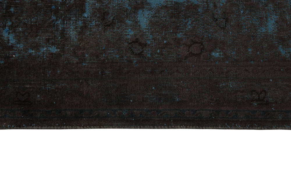 Vintage Royal Collection: Antique Persian Hand-Knotted Rugs in Stonewashed, Recoloured Finishes290 cm x 378 cm