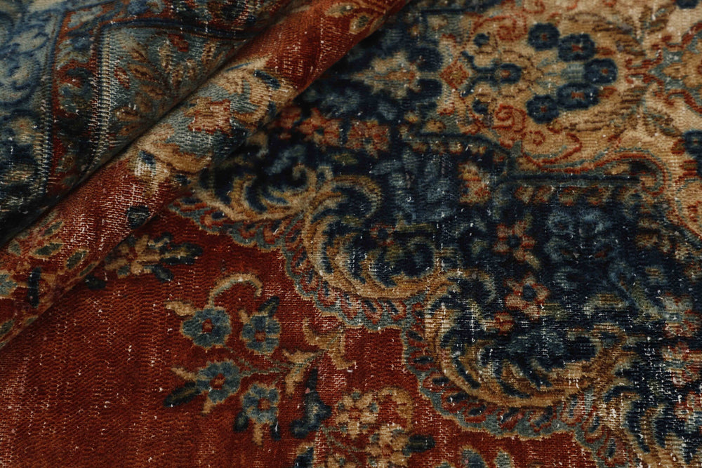 Vintage Kerman Collection: Antique Persian Hand-Knotted Rugs in Recoloured, Stonewashed Finishes282 cm x 382 cm