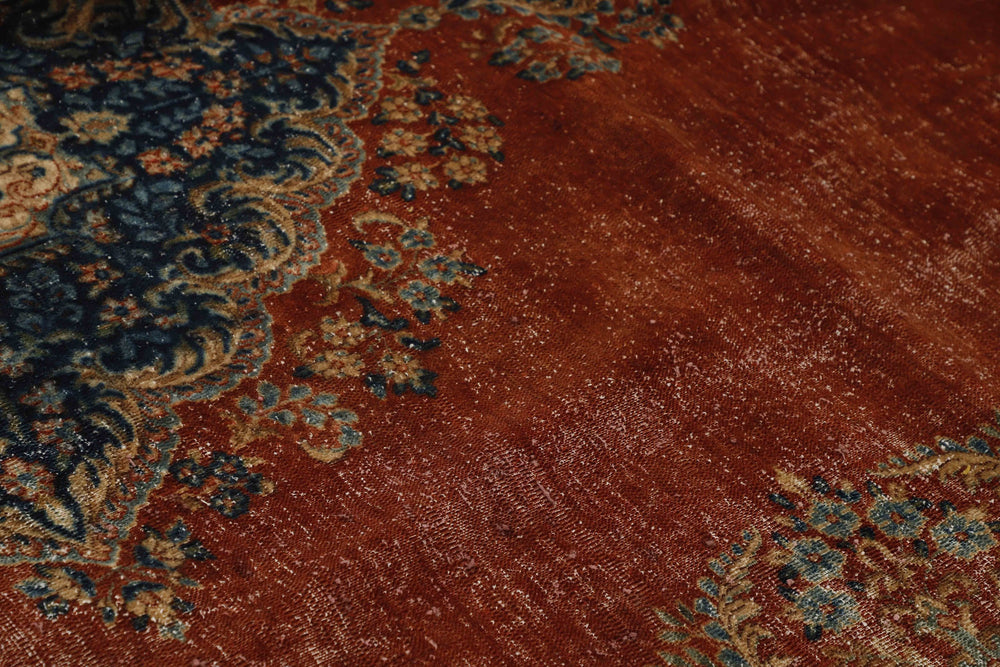 Vintage Kerman Collection: Antique Persian Hand-Knotted Rugs in Recoloured, Stonewashed Finishes282 cm x 382 cm