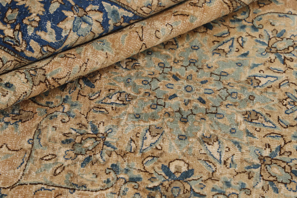 Vintage Kerman Collection: Antique Persian Hand-Knotted Rugs in Recoloured, Stonewashed Finishes268 cm x 358 cm
