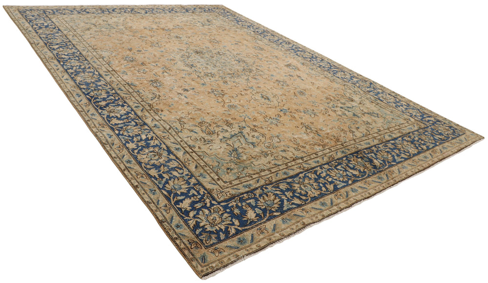 Vintage Kerman Collection: Antique Persian Hand-Knotted Rugs in Recoloured, Stonewashed Finishes268 cm x 358 cm