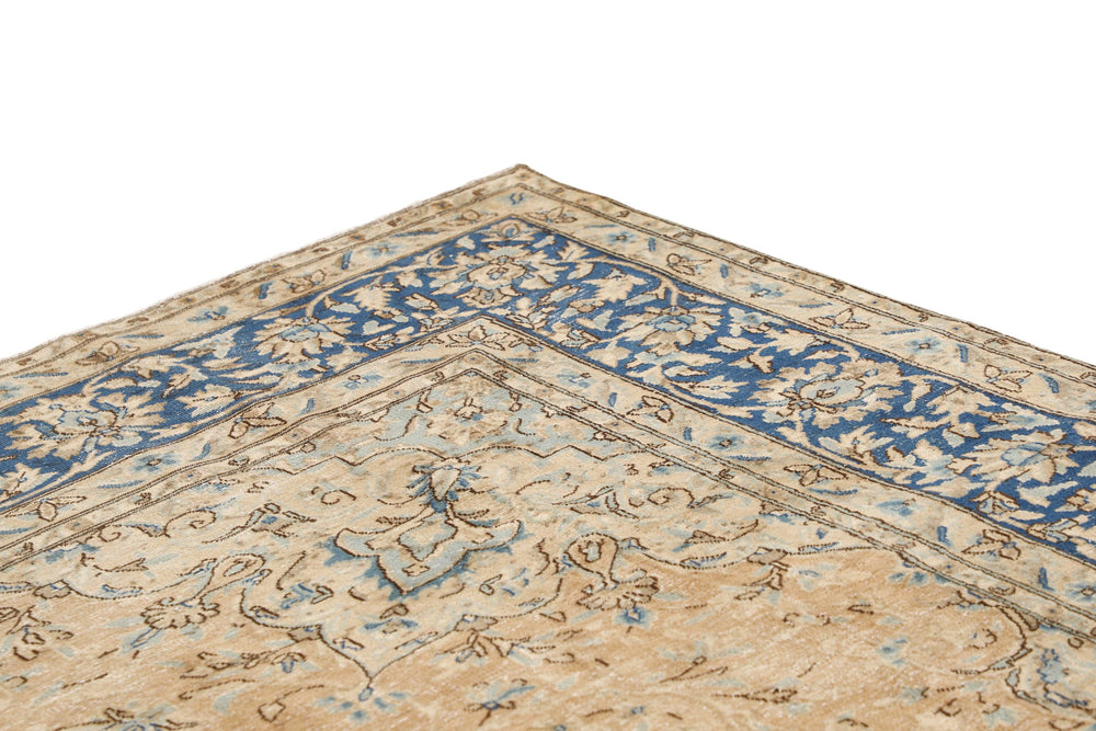 Vintage Kerman Collection: Antique Persian Hand-Knotted Rugs in Recoloured, Stonewashed Finishes268 cm x 358 cm