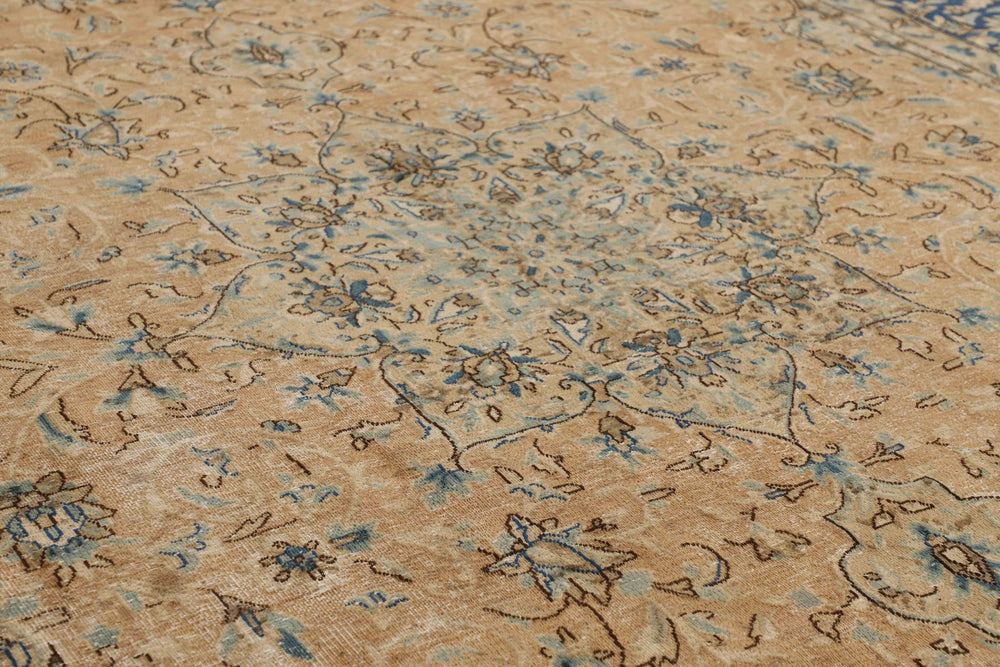 Vintage Kerman Collection: Antique Persian Hand-Knotted Rugs in Recoloured, Stonewashed Finishes268 cm x 358 cm