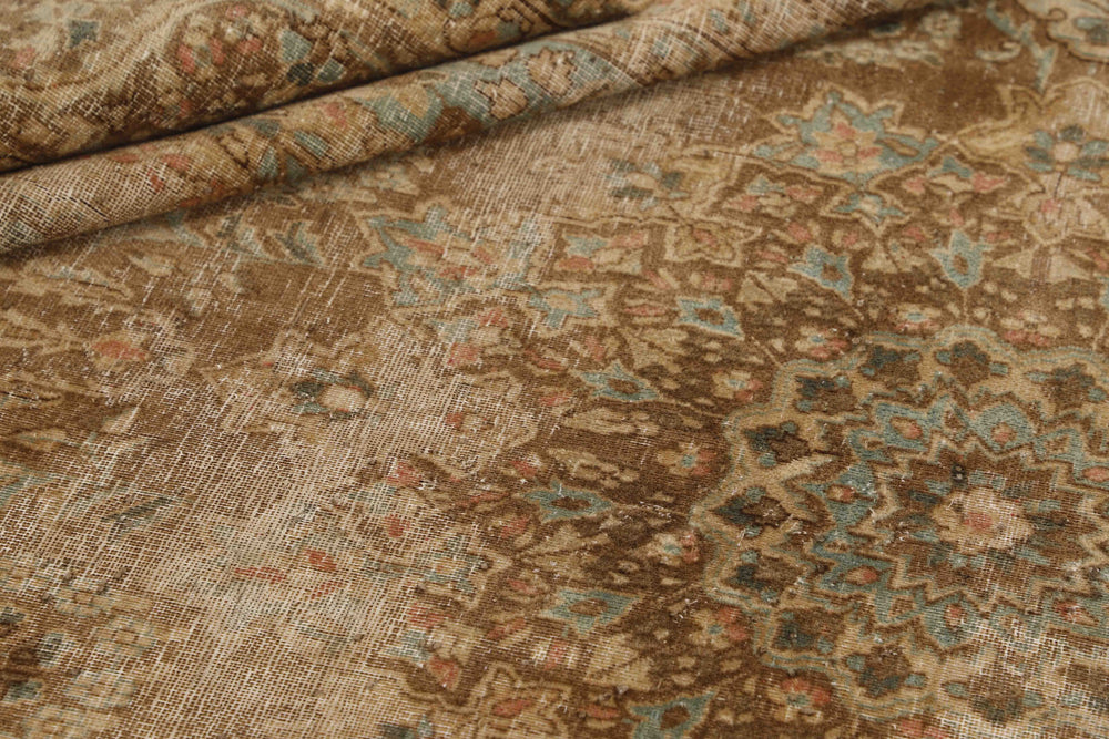 Vintage Kerman Collection: Antique Persian Hand-Knotted Rugs in Recoloured, Stonewashed Finishes285 cm x 410 cm