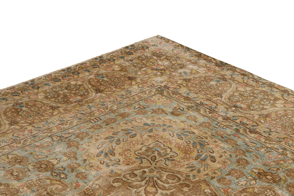 Vintage Kerman Collection: Antique Persian Hand-Knotted Rugs in Recoloured, Stonewashed Finishes285 cm x 410 cm