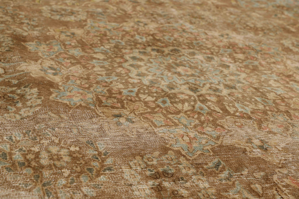 Vintage Kerman Collection: Antique Persian Hand-Knotted Rugs in Recoloured, Stonewashed Finishes285 cm x 410 cm
