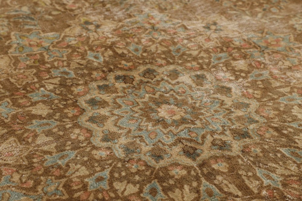 Vintage Kerman Collection: Antique Persian Hand-Knotted Rugs in Recoloured, Stonewashed Finishes285 cm x 410 cm