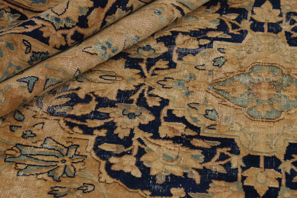 Vintage Kerman Collection: Antique Persian Hand-Knotted Rugs in Recoloured, Stonewashed Finishes268 cm x 429 cm