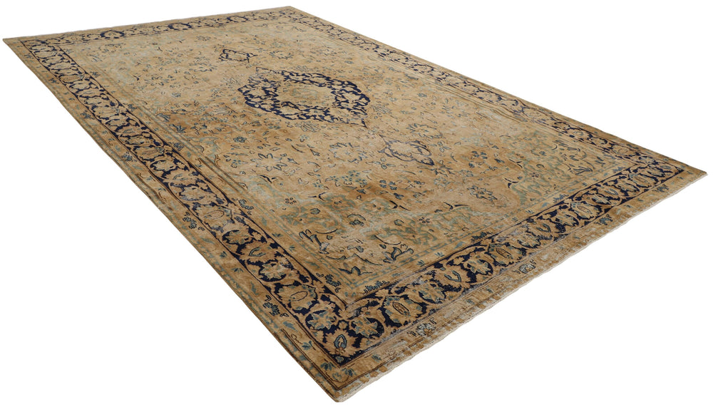 Vintage Kerman Collection: Antique Persian Hand-Knotted Rugs in Recoloured, Stonewashed Finishes268 cm x 429 cm