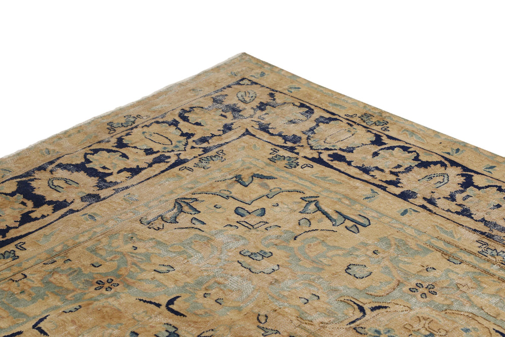 Vintage Kerman Collection: Antique Persian Hand-Knotted Rugs in Recoloured, Stonewashed Finishes268 cm x 429 cm