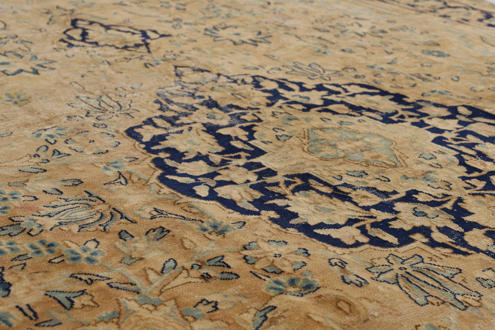 Vintage Kerman Collection: Antique Persian Hand-Knotted Rugs in Recoloured, Stonewashed Finishes268 cm x 429 cm