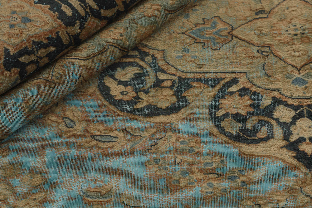 Vintage Kerman Collection: Antique Persian Hand-Knotted Rugs in Recoloured, Stonewashed Finishes300 cm x 398 cm