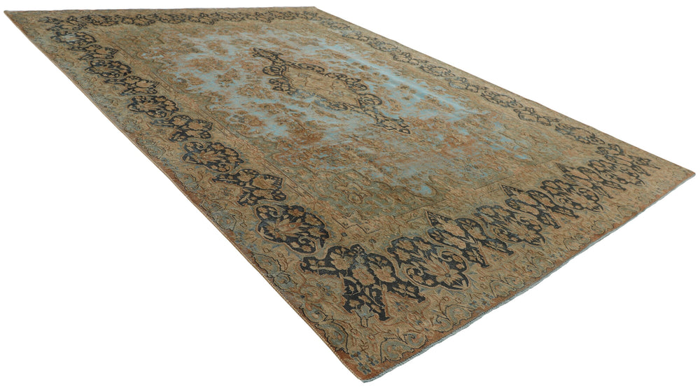 Vintage Kerman Collection: Antique Persian Hand-Knotted Rugs in Recoloured, Stonewashed Finishes300 cm x 398 cm