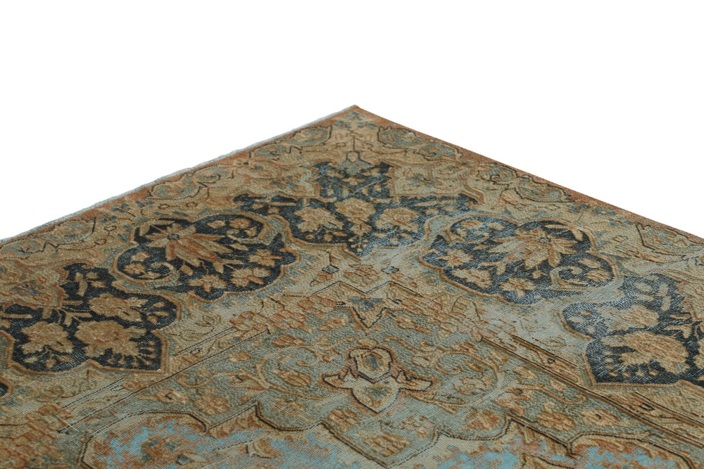 Vintage Kerman Collection: Antique Persian Hand-Knotted Rugs in Recoloured, Stonewashed Finishes300 cm x 398 cm