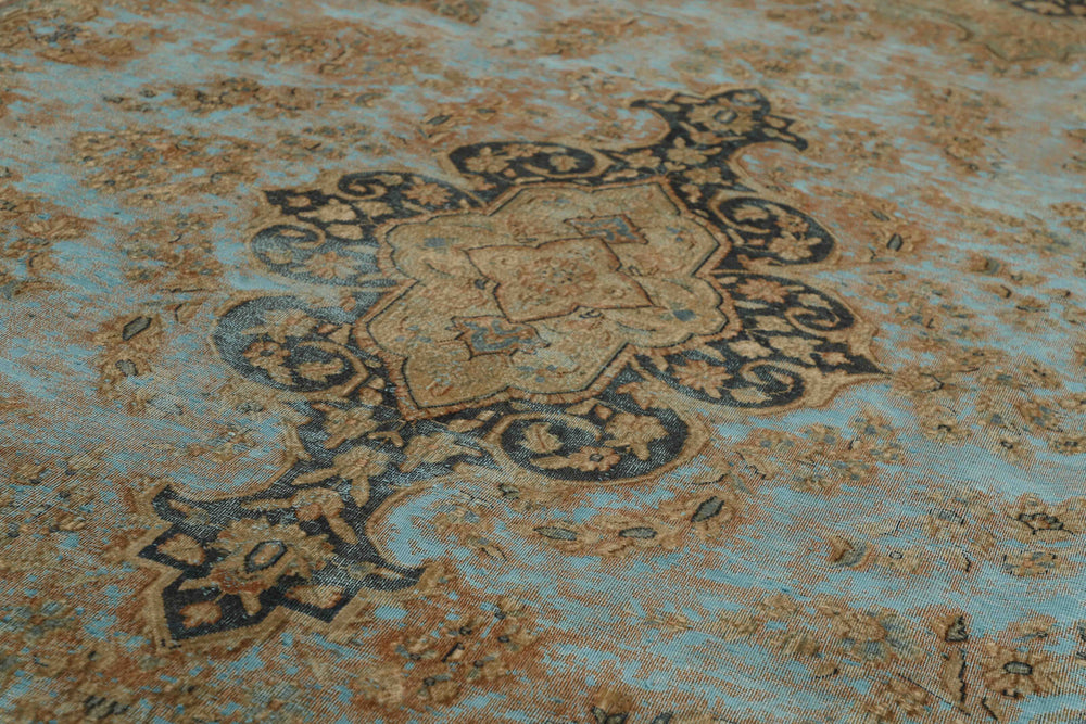Vintage Kerman Collection: Antique Persian Hand-Knotted Rugs in Recoloured, Stonewashed Finishes300 cm x 398 cm