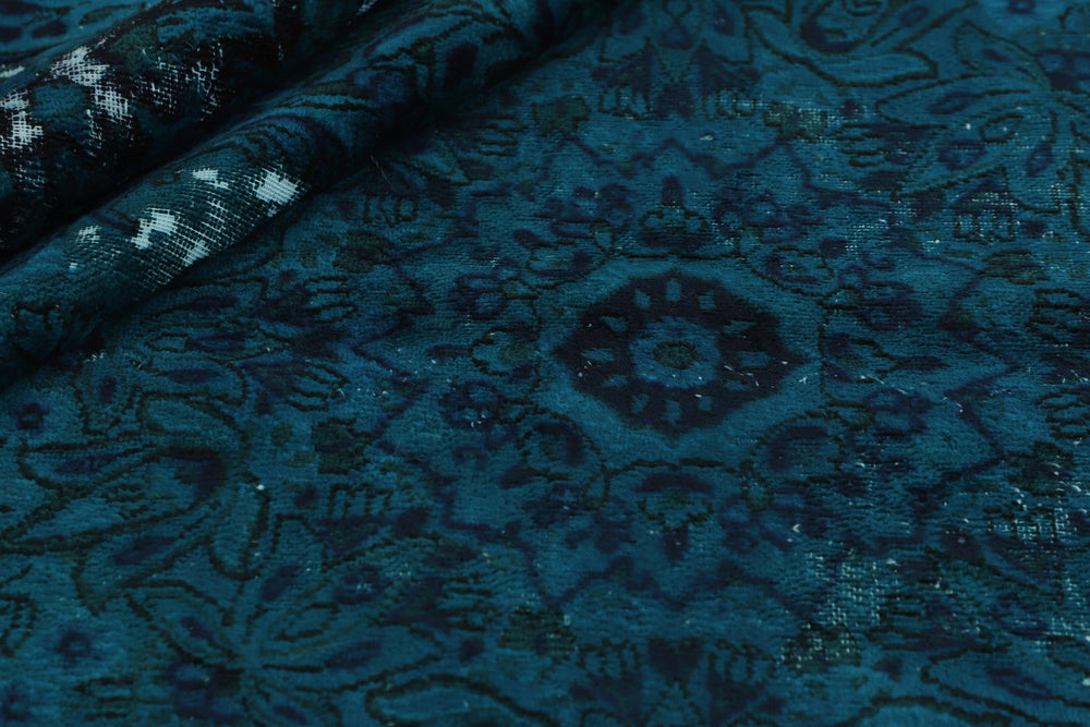 Vintage Kerman Collection: Antique Persian Hand-Knotted Rugs in Recoloured, Stonewashed Finishes265 cm x 379 cm