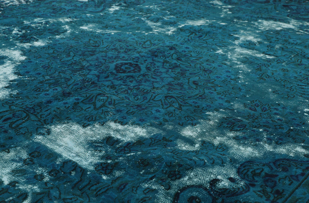 Vintage Kerman Collection: Antique Persian Hand-Knotted Rugs in Recoloured, Stonewashed Finishes265 cm x 379 cm