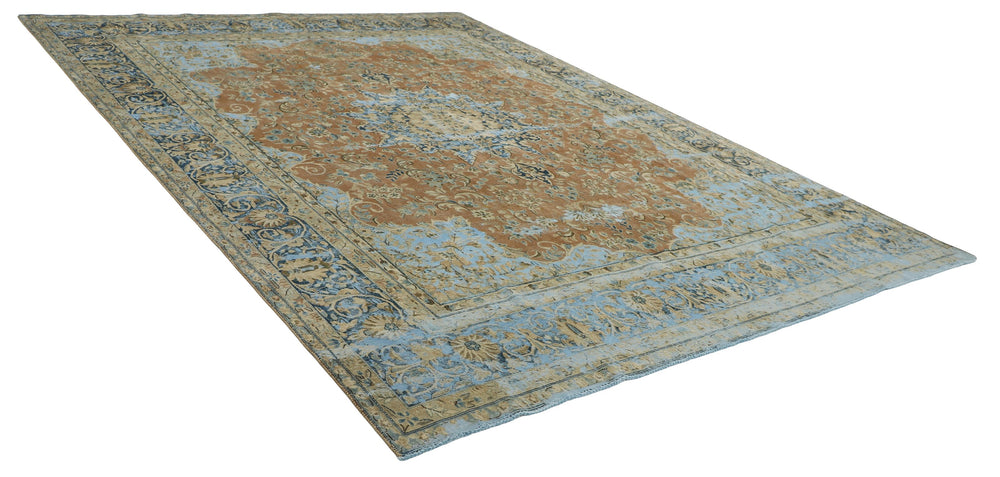 Vintage Kerman Collection: Antique Persian Hand-Knotted Rugs in Recoloured, Stonewashed Finishes293 cm x 391 cm
