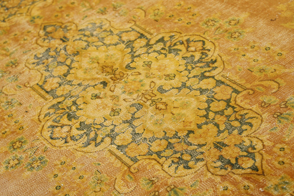 Vintage Kerman Collection: Antique Persian Hand-Knotted Rugs in Recoloured, Stonewashed Finishes290 cm x 398 cm