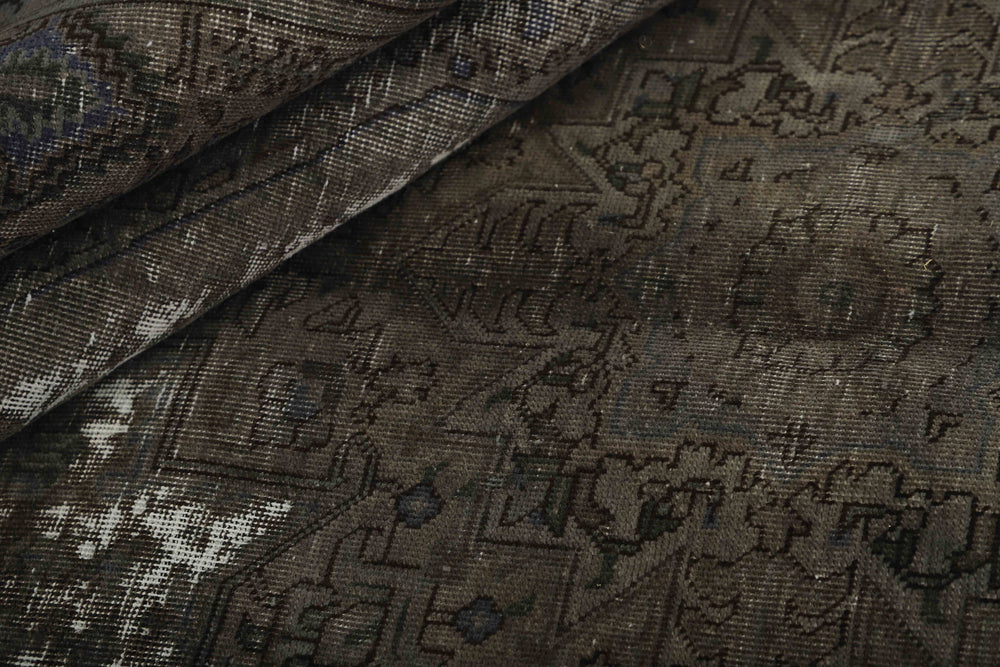 Vintage Royal Collection: Antique Persian Hand-Knotted Rugs in Stonewashed, Recoloured Finishes245 cm x 346 cm