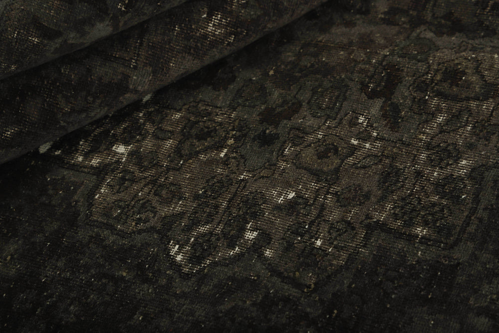 Vintage Royal Collection: Antique Persian Hand-Knotted Rugs in Stonewashed, Recoloured Finishes208 cm x 286 cm