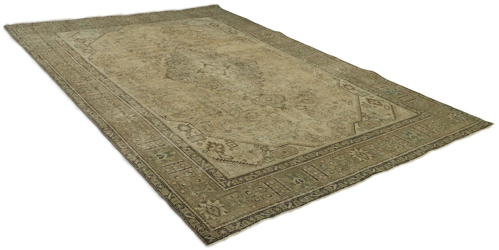 Vintage Royal Collection: Antique Persian Hand-Knotted Rugs in Stonewashed, Recoloured Finishes236 cm x 340 cm